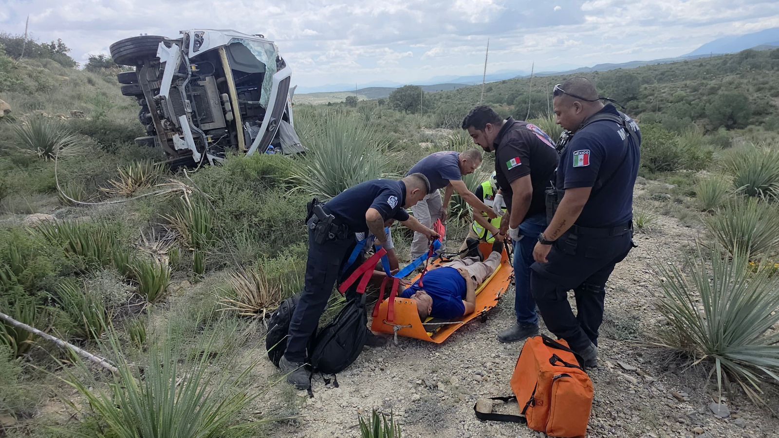 Vuelca autobús; hay 15 lesionados