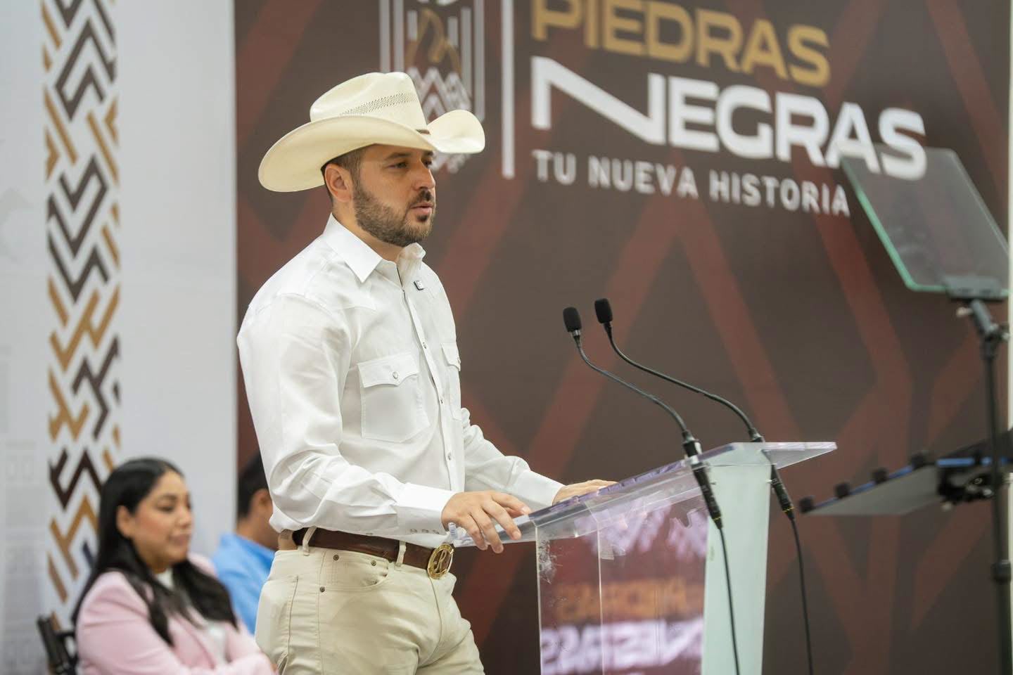 Le saca Jacobo a Mejía Berdeja