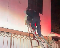 Rescatan Comisaría y Bomberos a adulto mayor en condiciones de hacinamiento