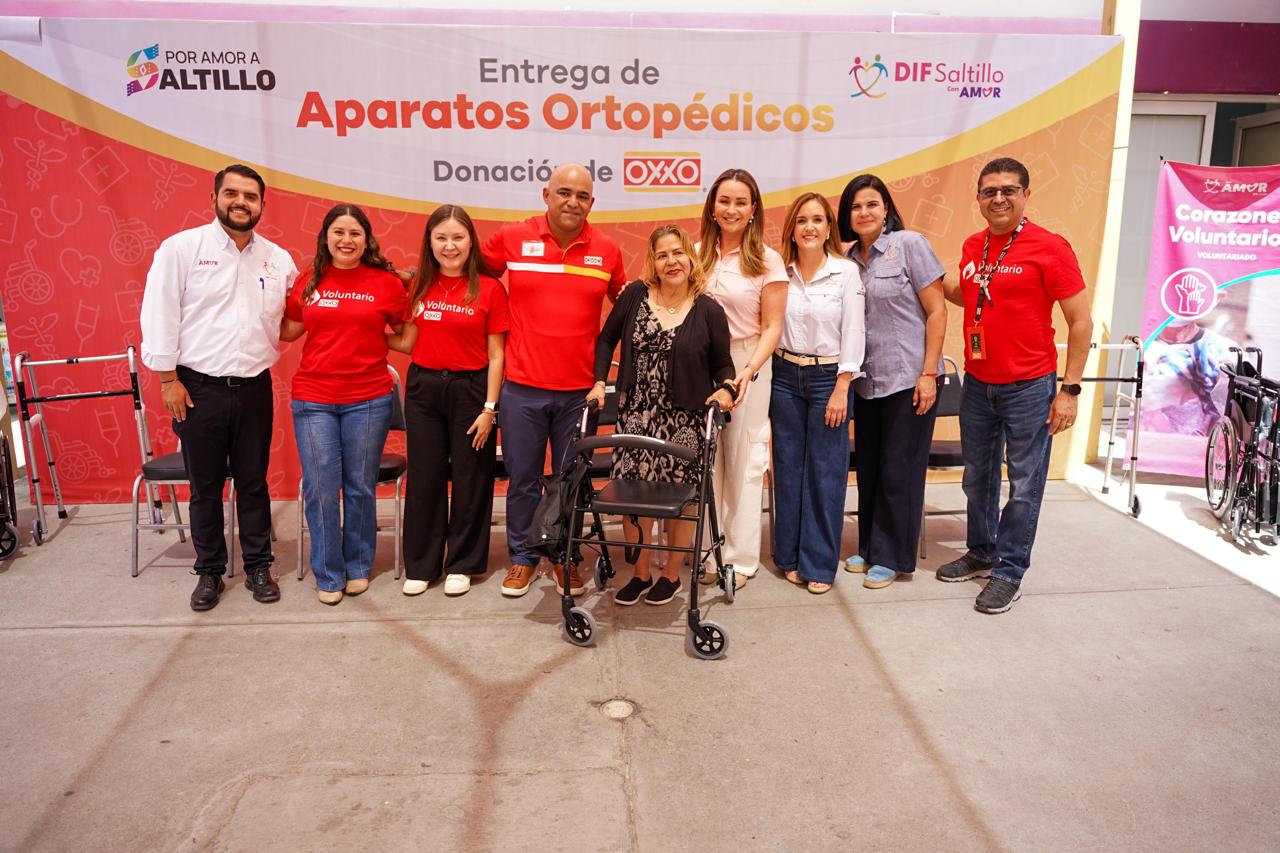 Dona Oxxo aparatos ortopédicos al DIF Saltillo
