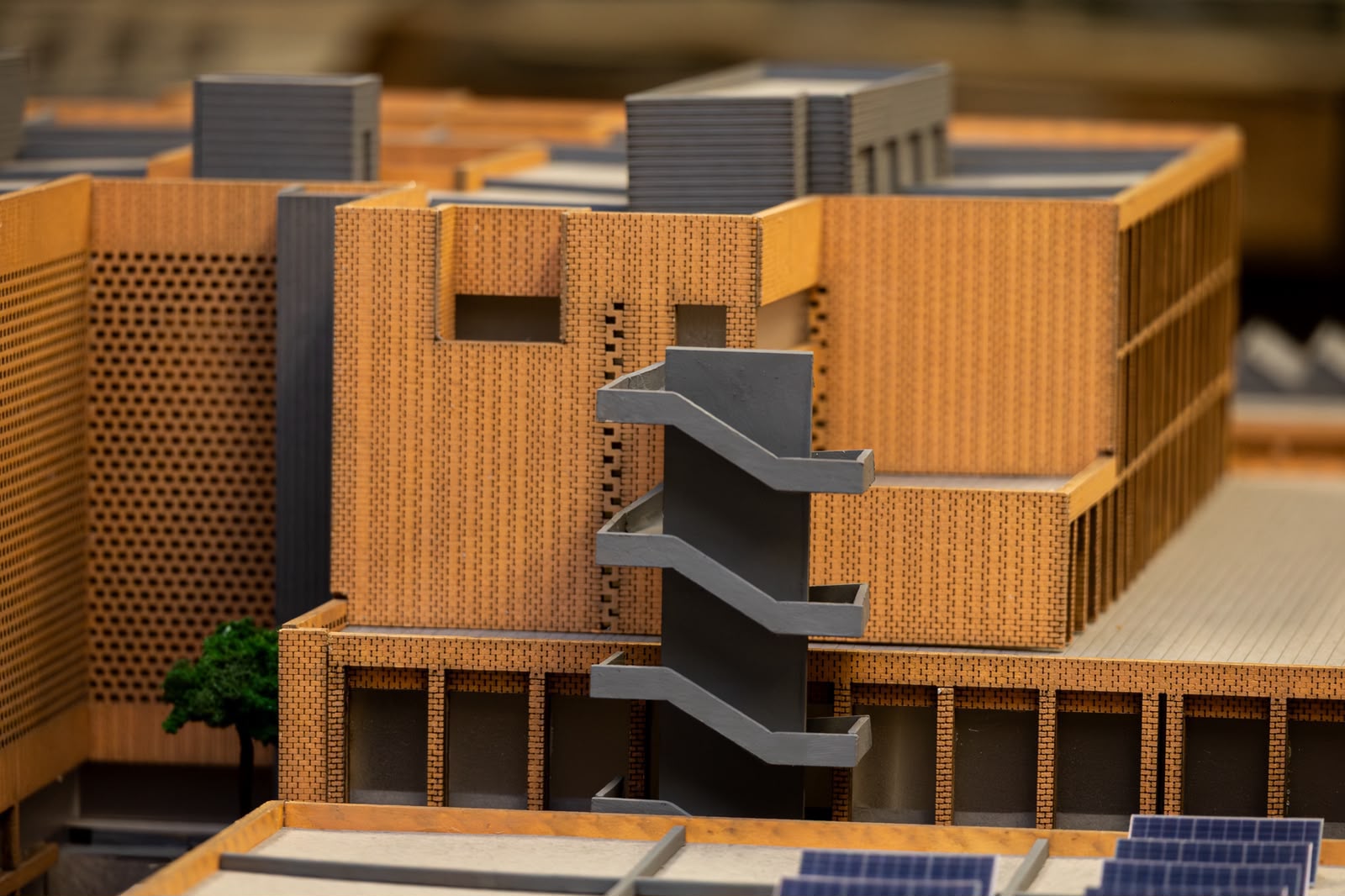Entrega UAdeC maqueta del nuevo hospital del IMSS