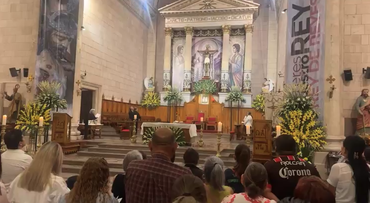 Le cantan Las Mañanitas al Santo Cristo de la Capilla en su día