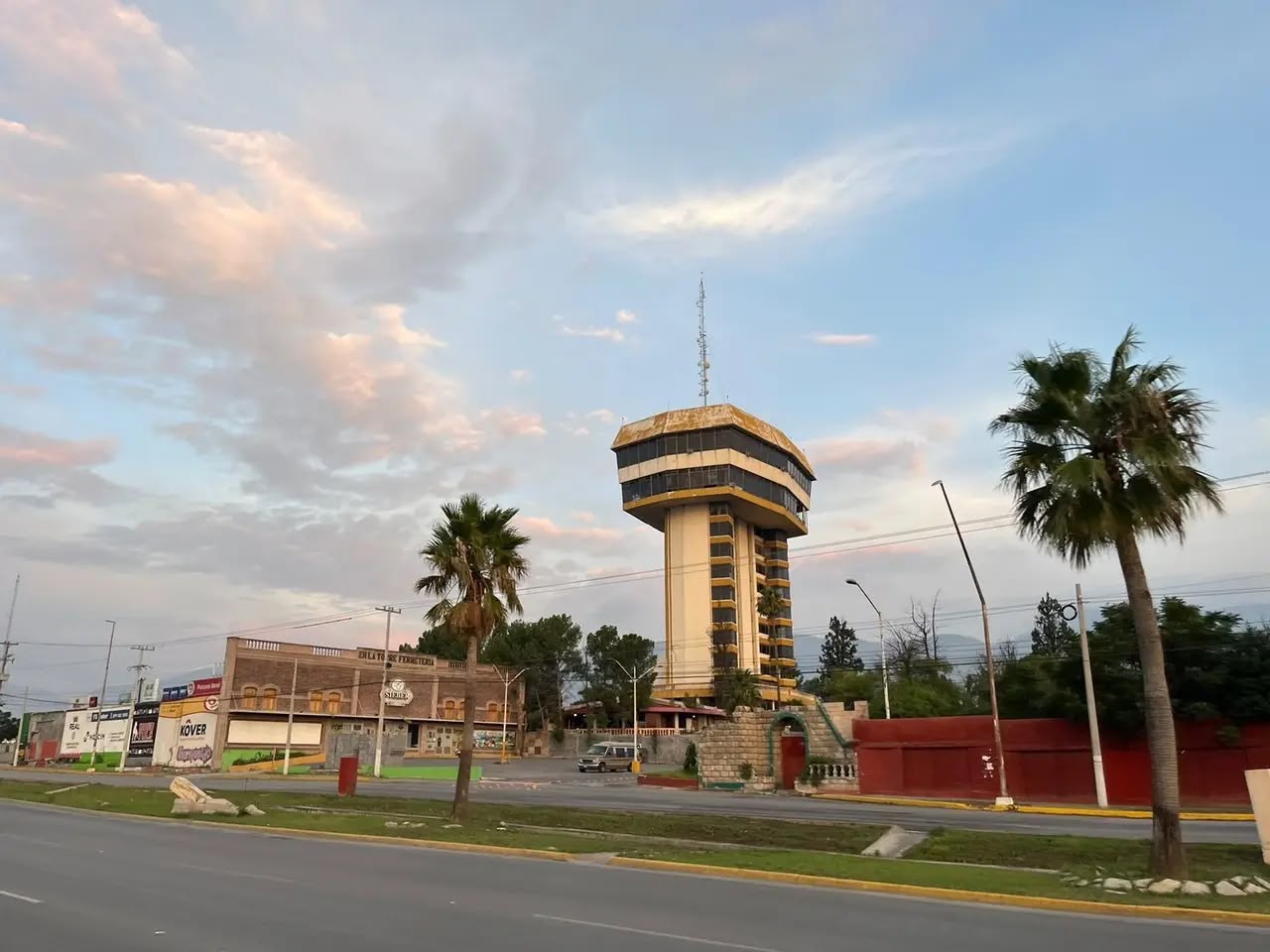 Promocionan evento; carecen de permisos