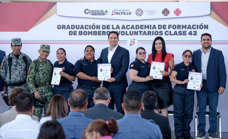 Gradúa Javier Díaz a bomberos voluntarios