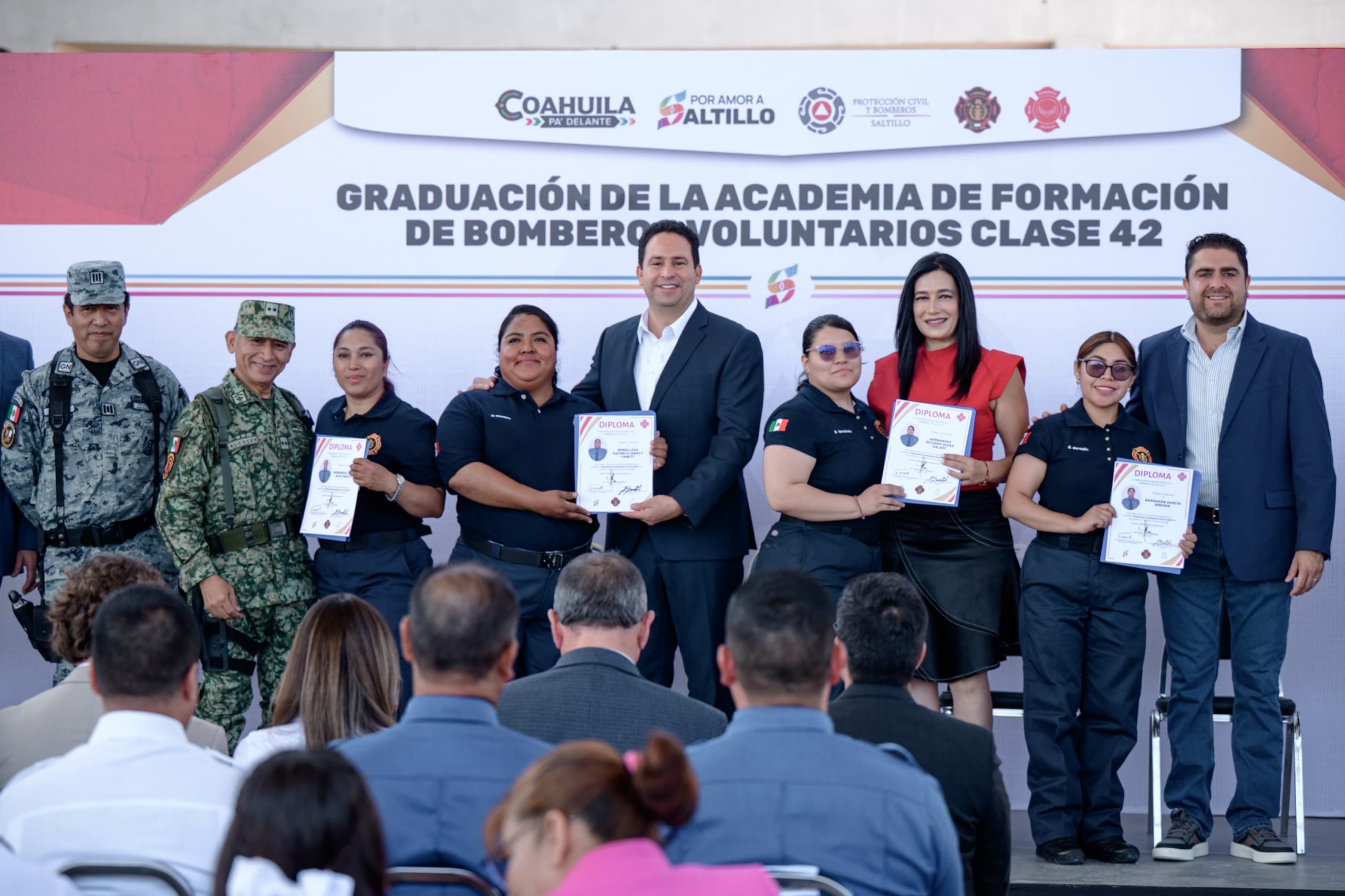 Gradúa Javier Díaz a bomberos voluntarios