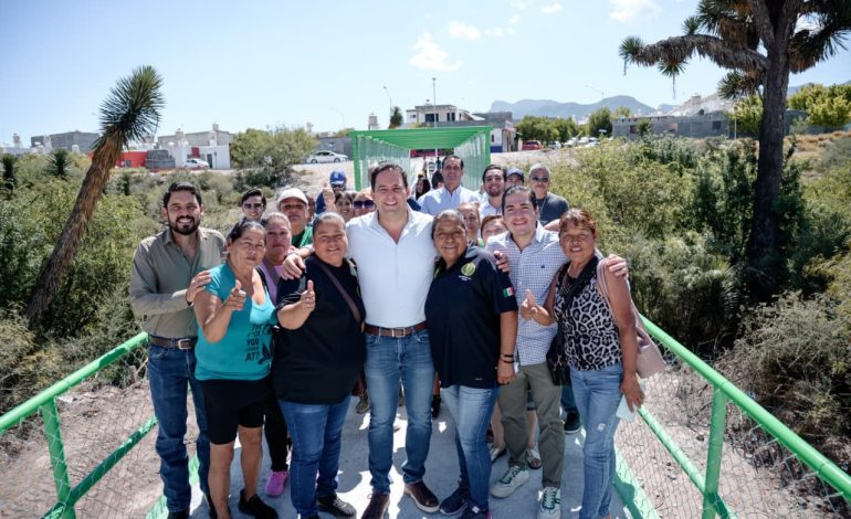 Entrega Javier Díaz puente peatonal en Hacienda Narro
