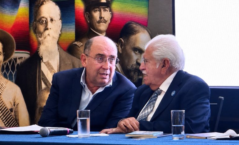 A sus 90 años, Felipe González presenta su segundo libro en Saltillo