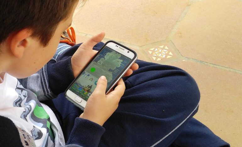 Más de 7 horas pasan menores en internet
