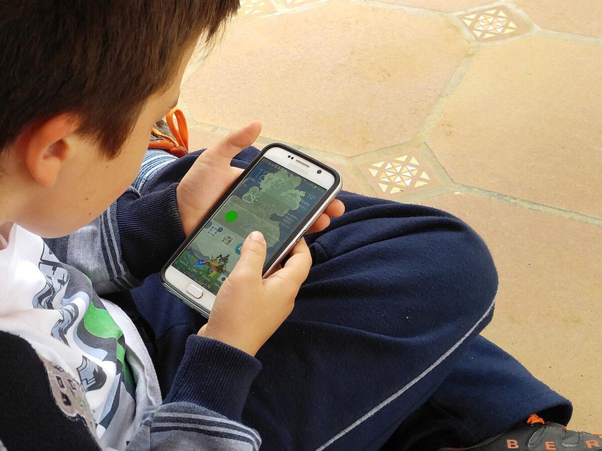 Más de 7 horas pasan menores en internet