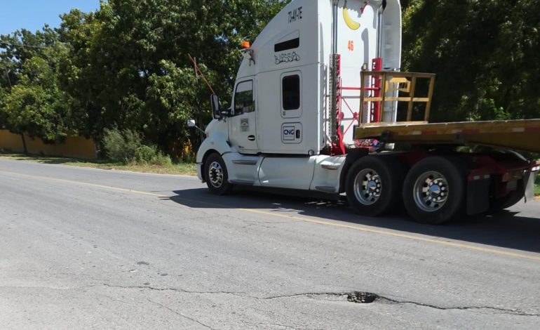 Alertan por hundimiento en carretera Parras-Paila