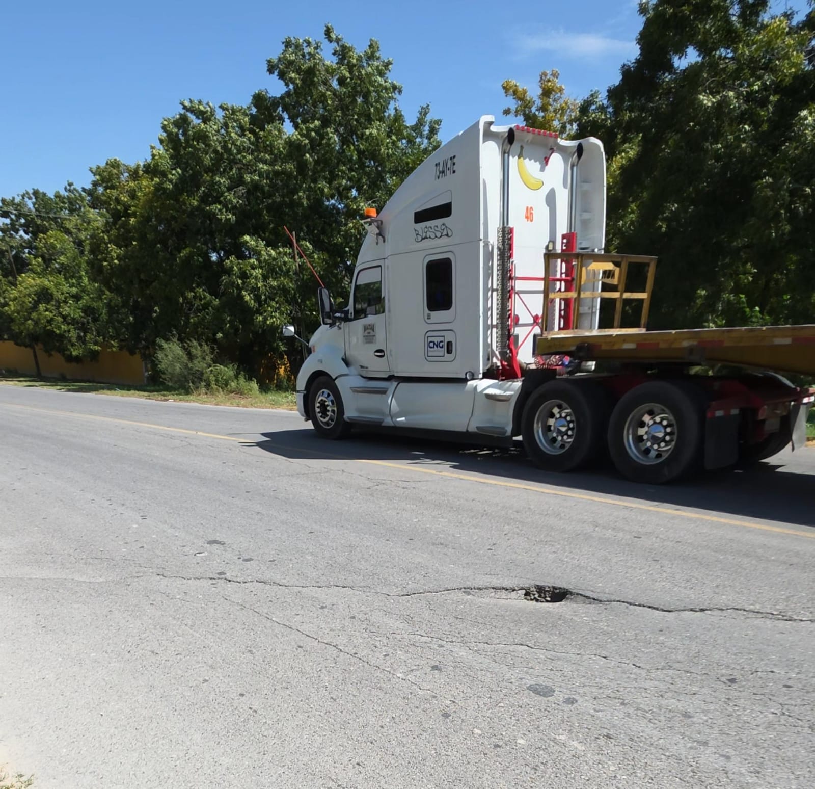 Alertan por hundimiento en carretera Parras-Paila
