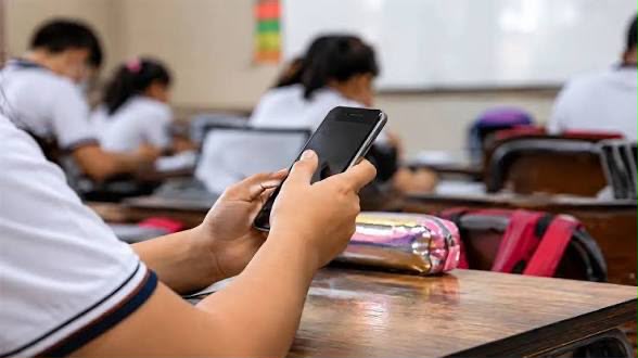 “Pagarán” maestros prohibición de celulares