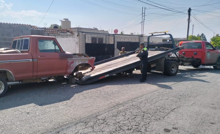 Saca policía de las calles 2 mil autos abandonados 