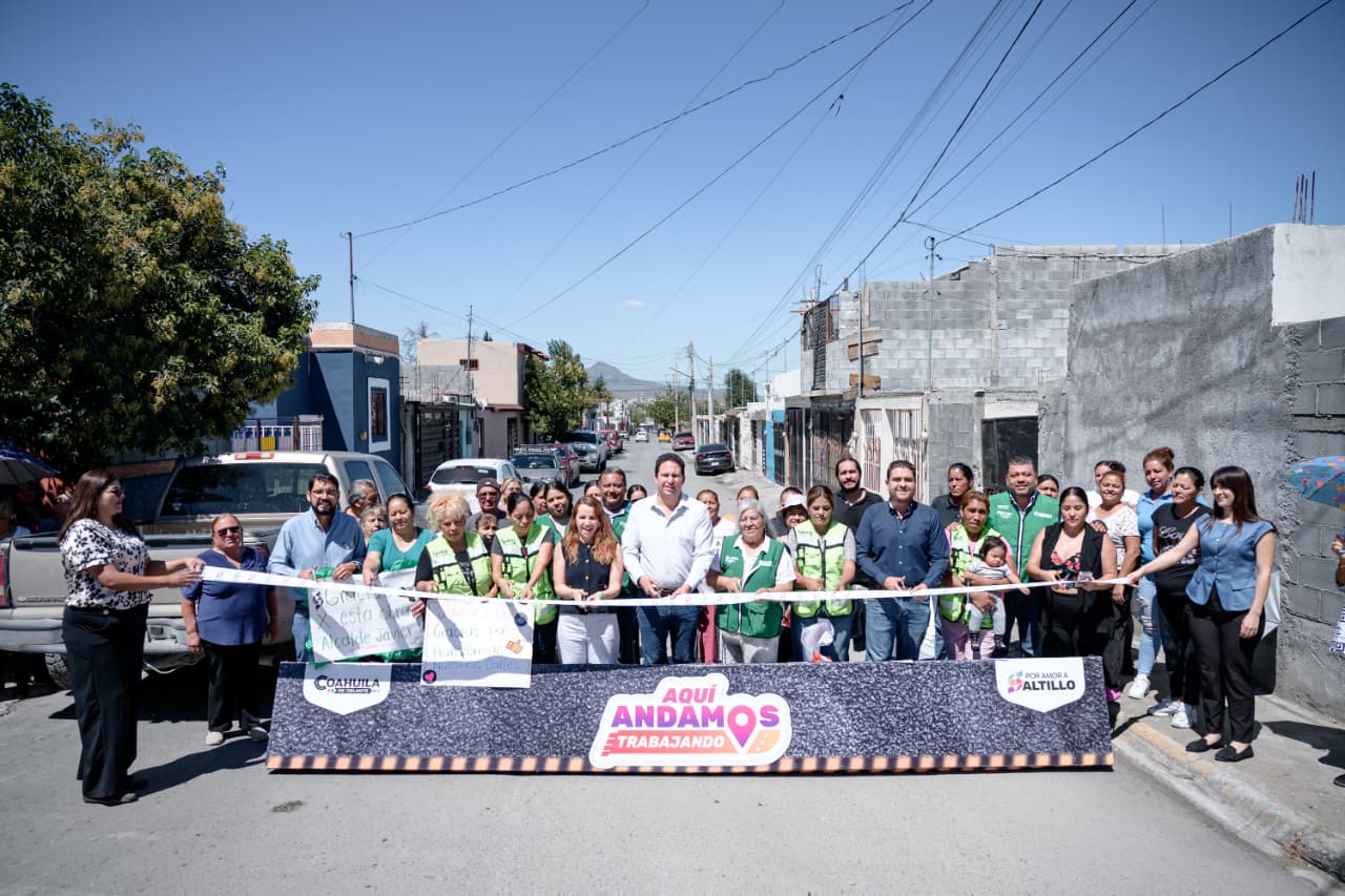 Entrega Javier Díaz más obras de pavimentación