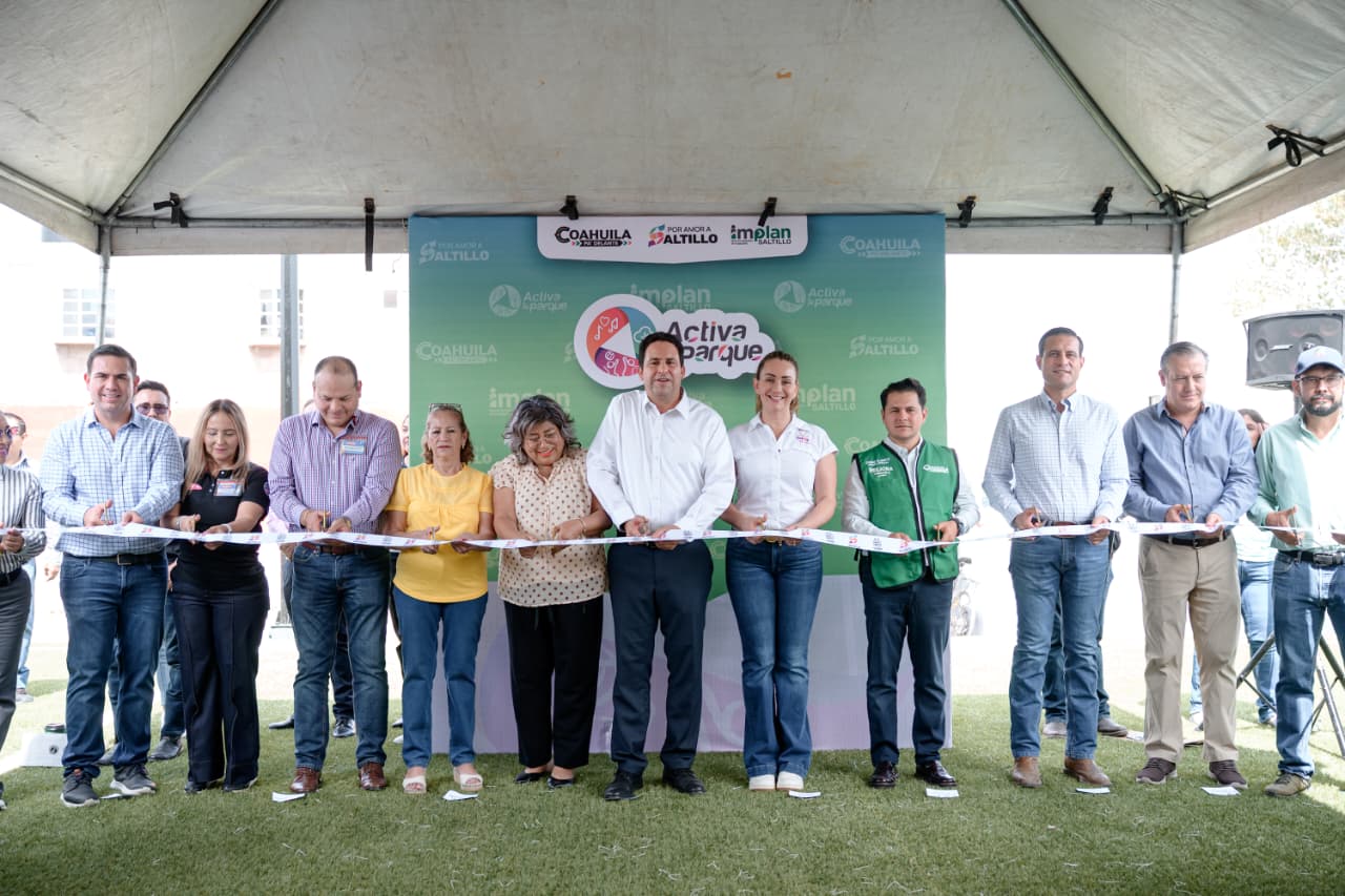 Entregan Javier y Luly plaza rehabilitada con Activa tu Parque en Colinas del Sur