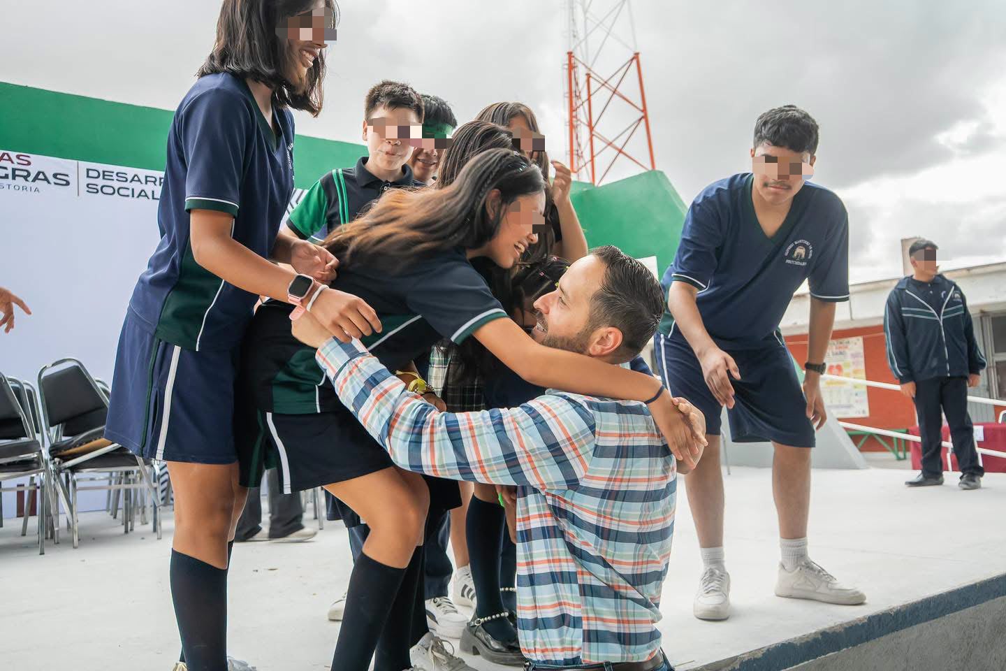 Usa Jacobo a niños para promocionarse en PN