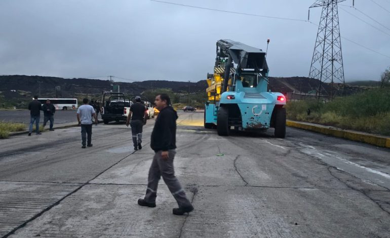 Sacan montacargas de AHMSA con operativo